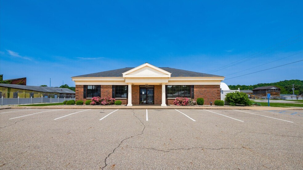 220 E State St, Newcomerstown, OH à vendre - Photo principale - Image 1 de 28