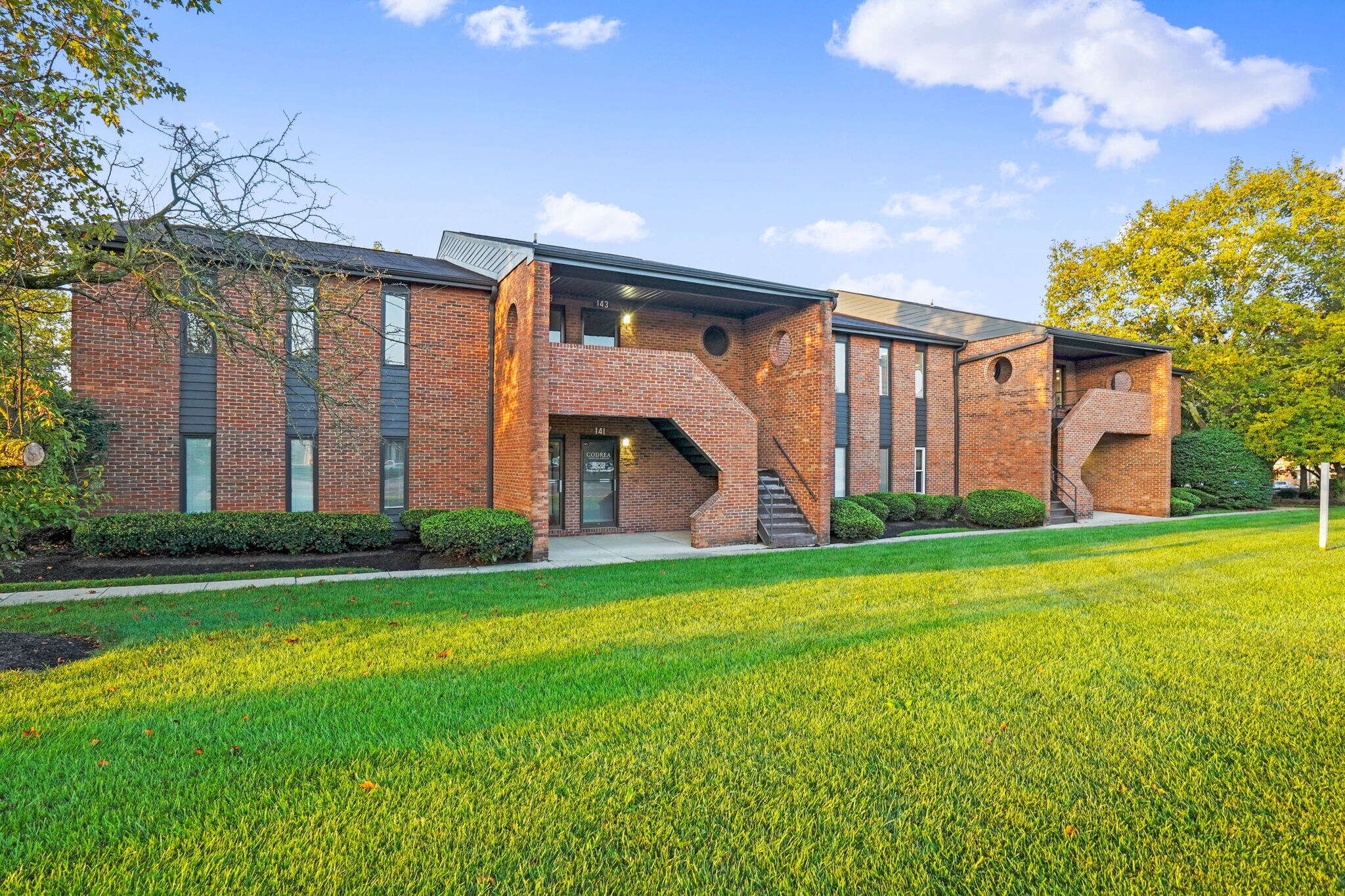 137-151 W Schrock Rd, Westerville, OH à louer Photo du bâtiment- Image 1 de 8