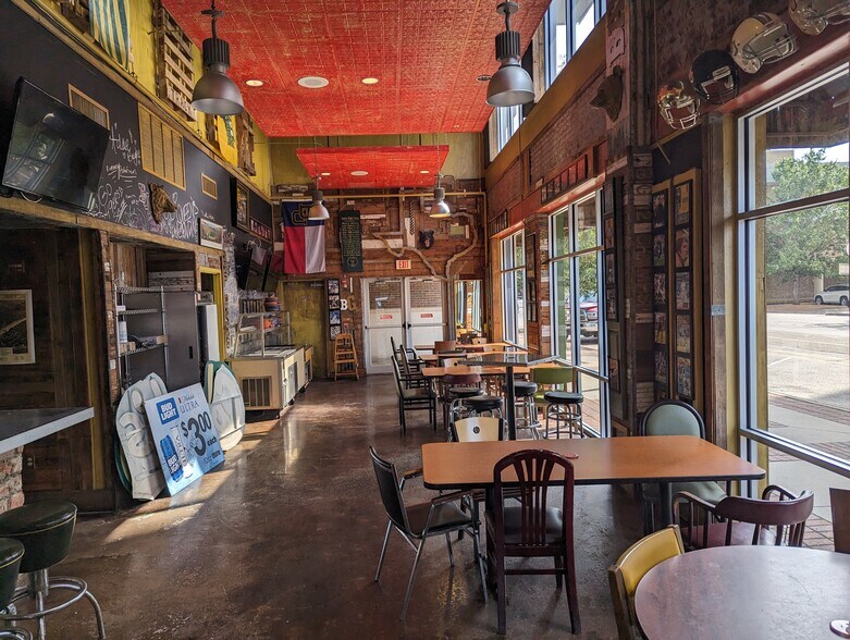 330 Austin Ave, Waco, TX for lease - Interior Photo - Image 2 of 6