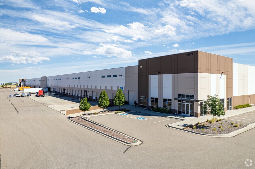 10000-10300 E 40th Ave, Denver, CO à louer - Photo du bâtiment - Image 2 de 5