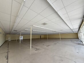 2683-2693 Mount Vernon Ave, Bakersfield, CA for lease Interior Photo- Image 2 of 2