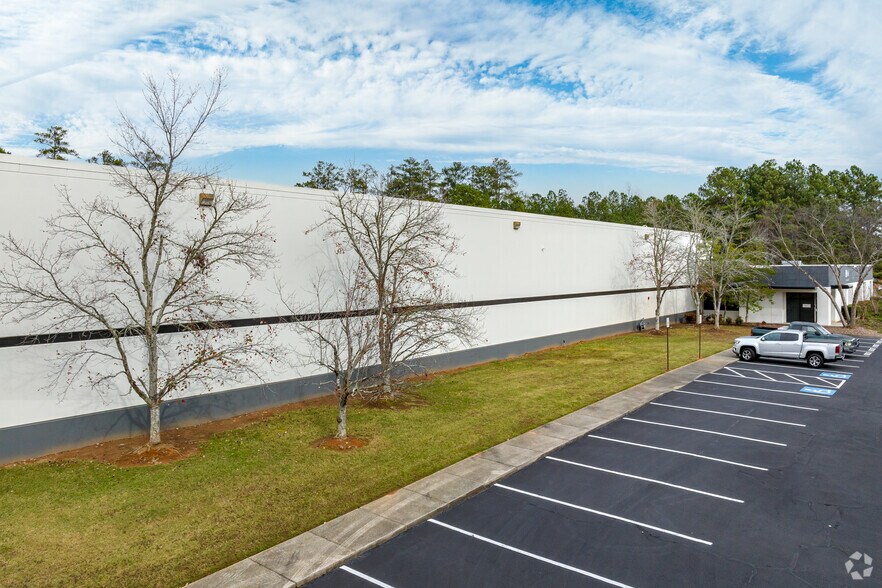 2000 Northfield Ct, Roswell, GA à louer - Photo du bâtiment - Image 3 de 32