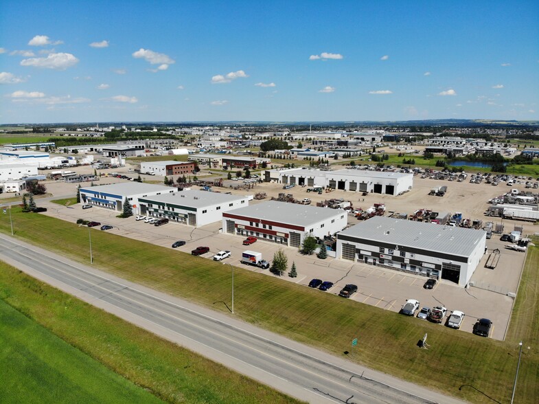 37 Burnt Basin St, Red Deer County, AB à louer - Photo du b timent - Image 1 de 3