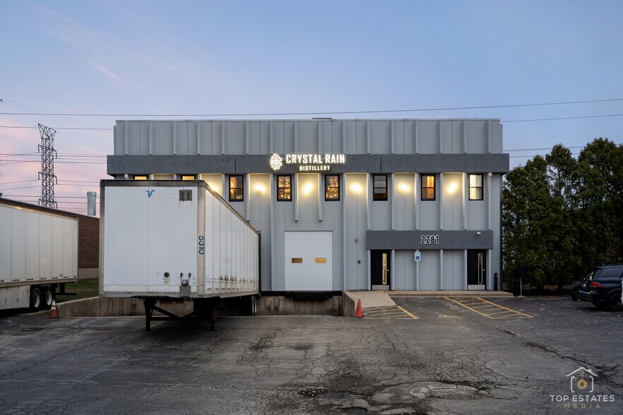 2281 S Foster Ave, Wheeling, IL à vendre - Photo du bâtiment - Image 2 de 27