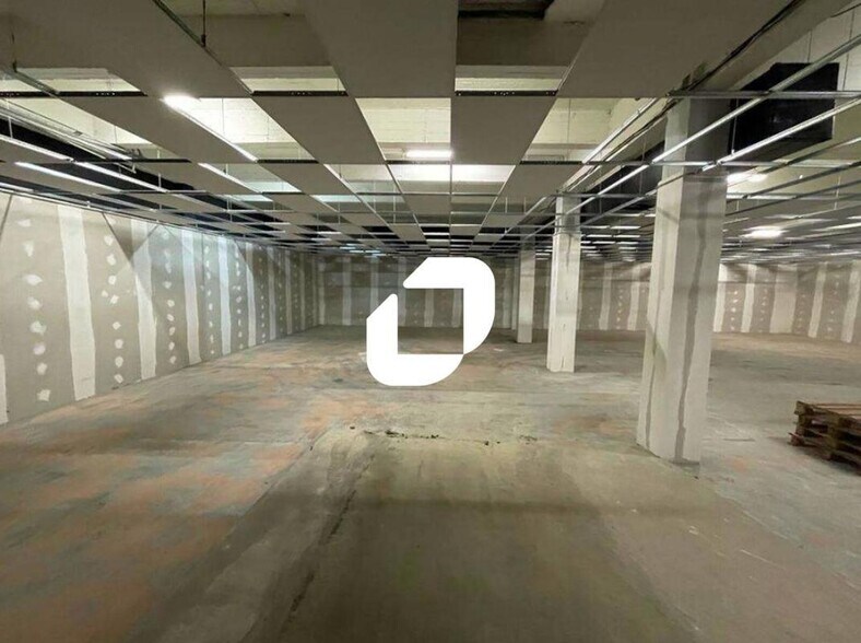 Flex in Lille for lease - Interior Photo - Image 1 of 7