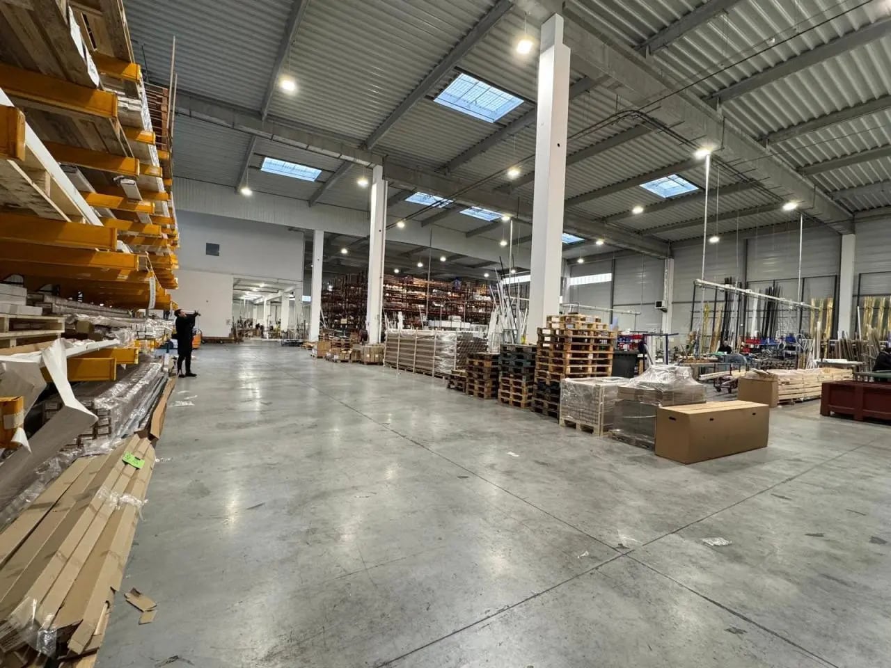 Flex in Neuville-sur-Oise for lease Interior Photo- Image 1 of 5