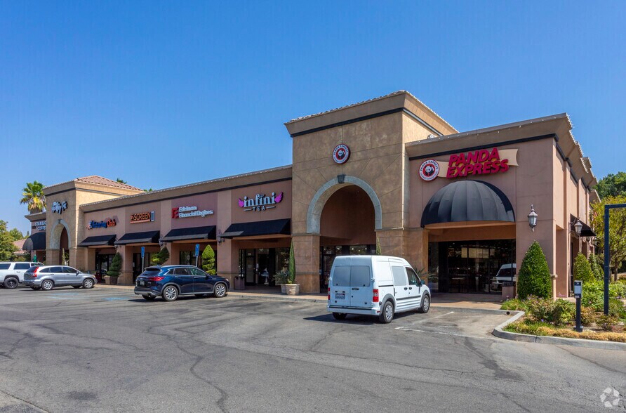 9423 N Fort Washington Rd, Fresno, CA à vendre - Photo principale - Image 1 de 8