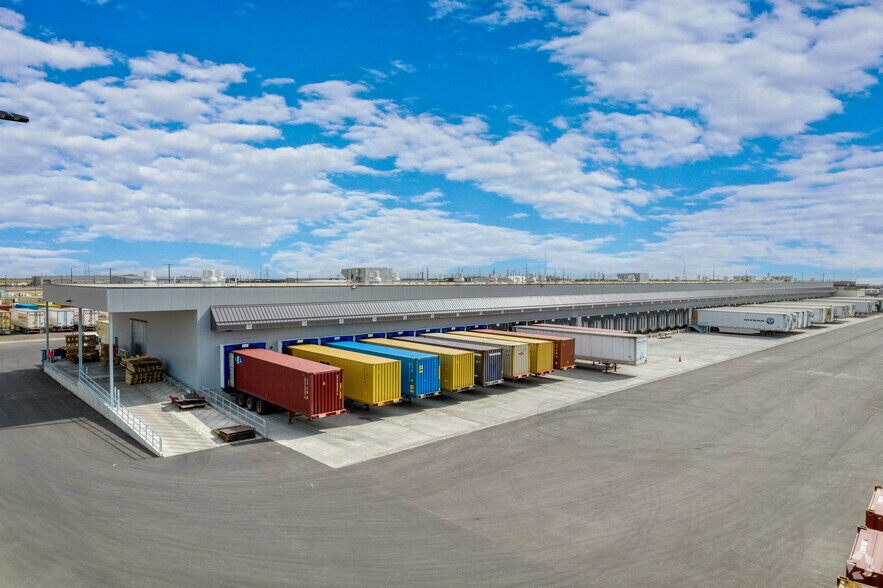 285164 Frontier Rd, Rocky View No 44, AB for lease - Building Photo - Image 2 of 5