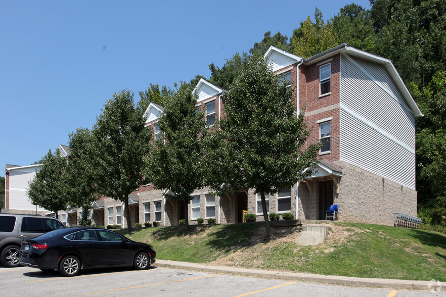 1300 Renaissance Cir, Charleston, WV for sale - Building Photo - Image 2 of 82