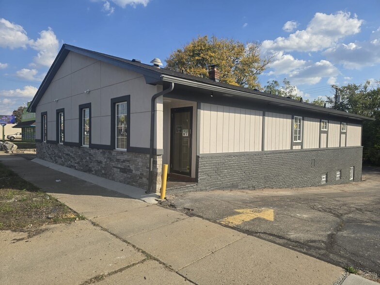 1095 W Huron St, Waterford, MI à louer - Photo du bâtiment - Image 2 de 50
