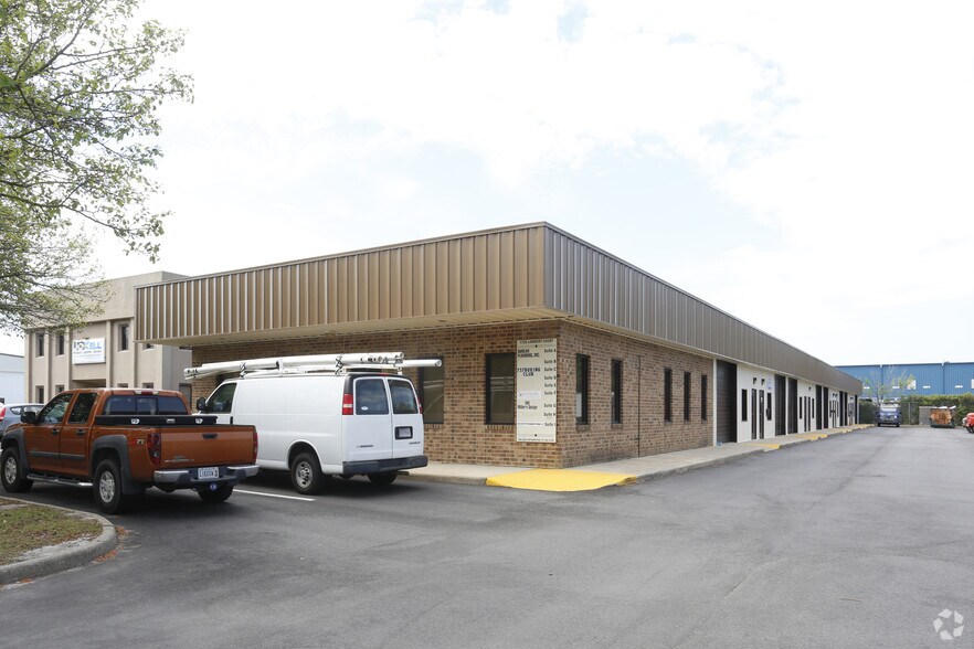 1720 Lambert Ct, Chesapeake, VA à louer - Photo du bâtiment - Image 3 de 4