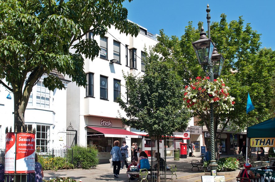 Carfax, Horsham à louer - Photo du bâtiment - Image 2 de 3