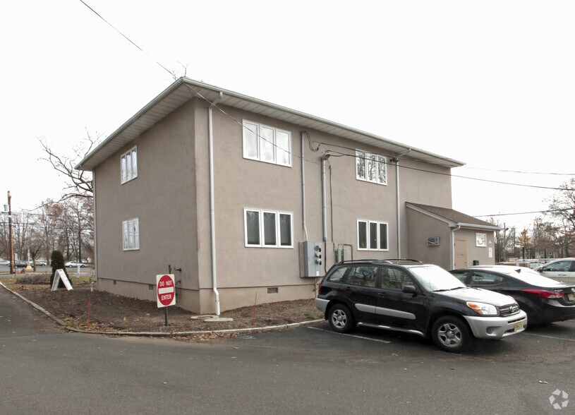 619 Union Ave, Middlesex, NJ à louer - Photo du bâtiment - Image 2 de 15