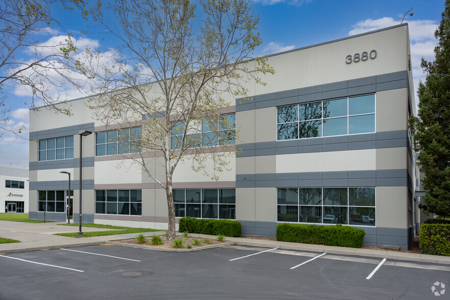 3880 Brickway Blvd, Santa Rosa, CA for lease - Building Photo - Image 3 of 9