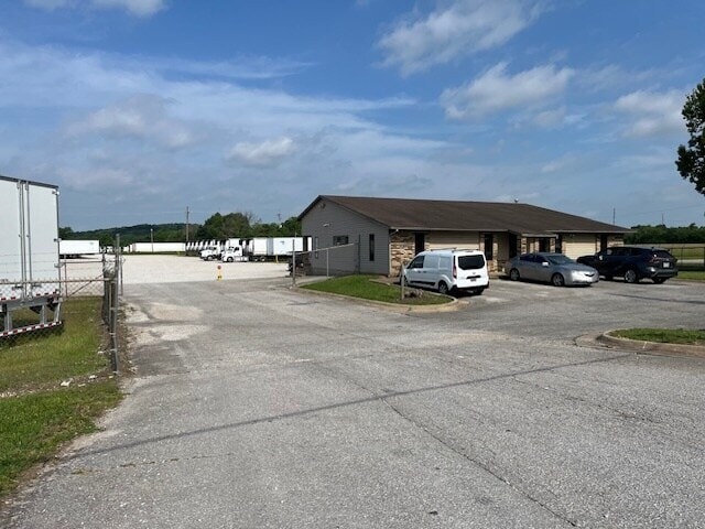 N Thompson St, Springdale, AR for lease - Primary Photo - Image 1 of 1