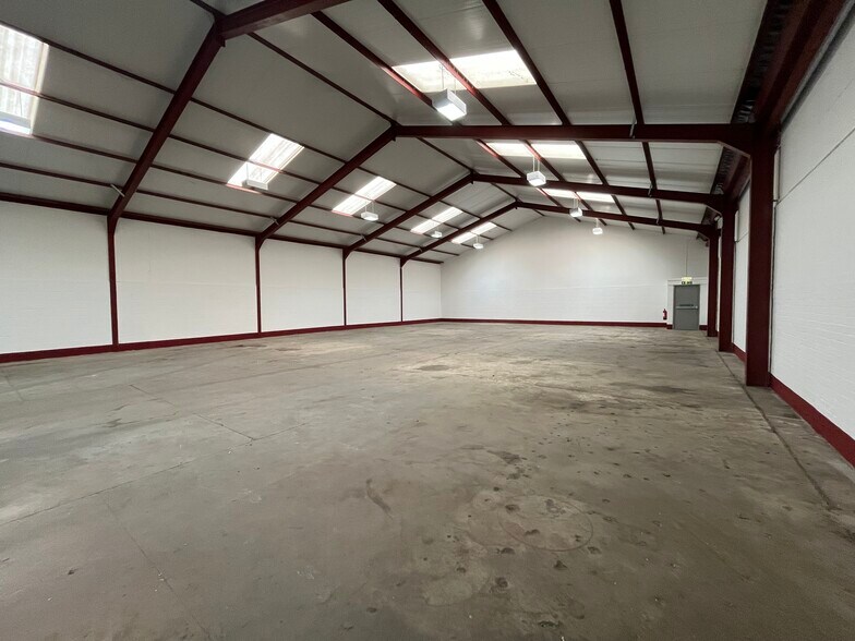 Sand Ln, Sandy à louer - Photo du bâtiment - Image 2 de 15