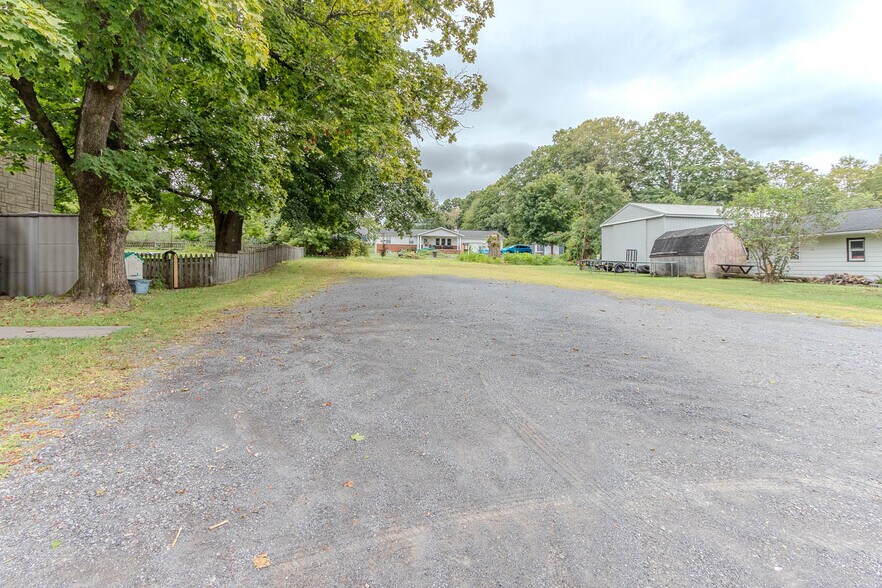 2090 Halfmoon Valley Rd, Port Matilda, PA à vendre - Photo du bâtiment - Image 2 de 15