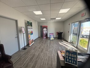 3617 Commercial Way, Spring Hill, FL à louer Photo intérieure- Image 1 de 3