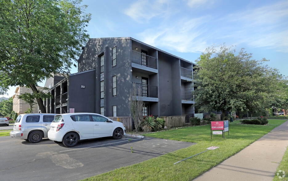 2722 Throckmorton St, Dallas, TX for sale - Primary Photo - Image 1 of 32