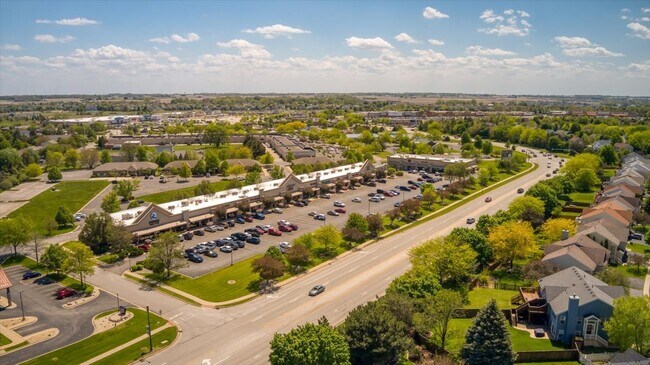 Plus de détails pour 1100-1148 Douglas Rd, Oswego, IL - Commerce de détail à louer