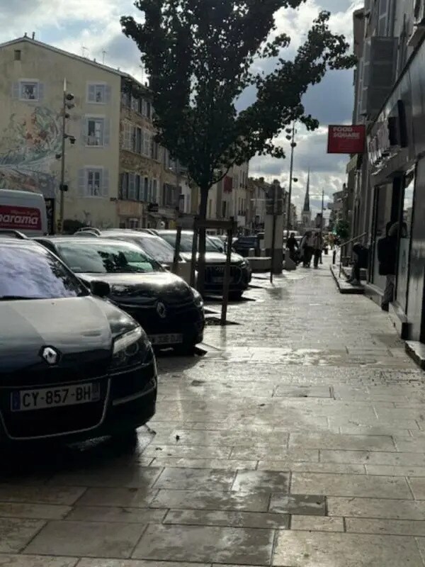 Retail in Villefranche-sur-Saône for lease Building Photo- Image 1 of 5