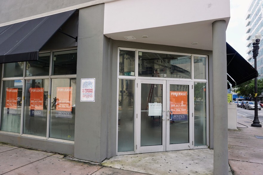 39 NE 1st Ave, Miami, FL à louer - Photo du bâtiment - Image 3 de 42