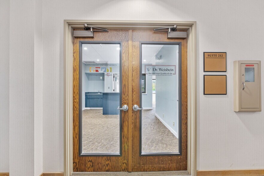 3273 Claremont Way, Napa, CA à louer - Photo intérieure - Image 2 de 3