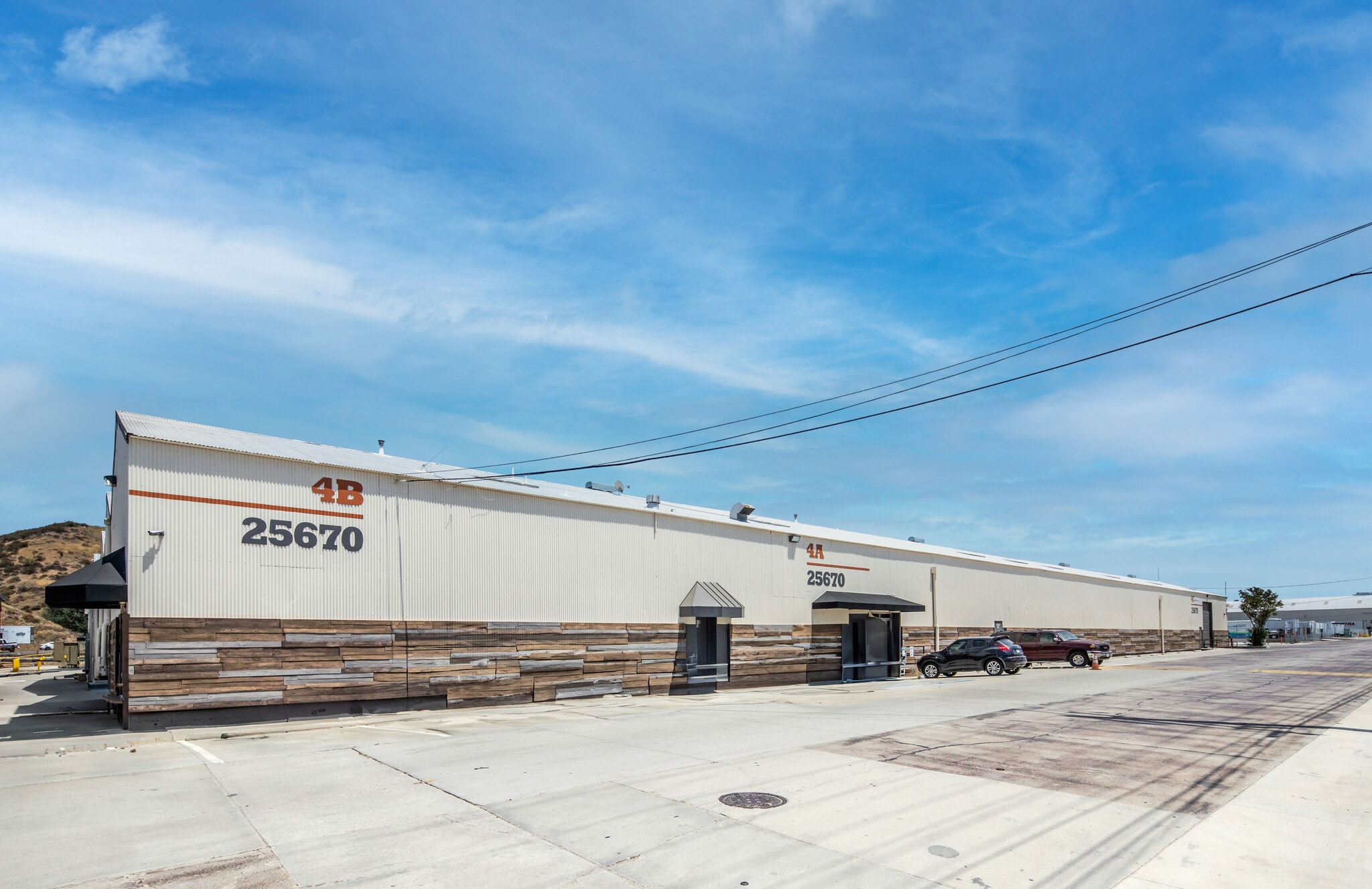 25545-25710 Springbrook Ave, Santa Clarita, CA à louer Photo du bâtiment- Image 1 de 3