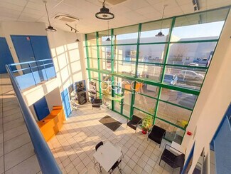 Plus de détails pour Local d'activités à louer