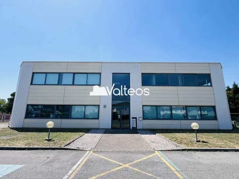 94 Chemin De La Peyrette, Tournefeuille for lease - Building Photo - Image 2 of 10