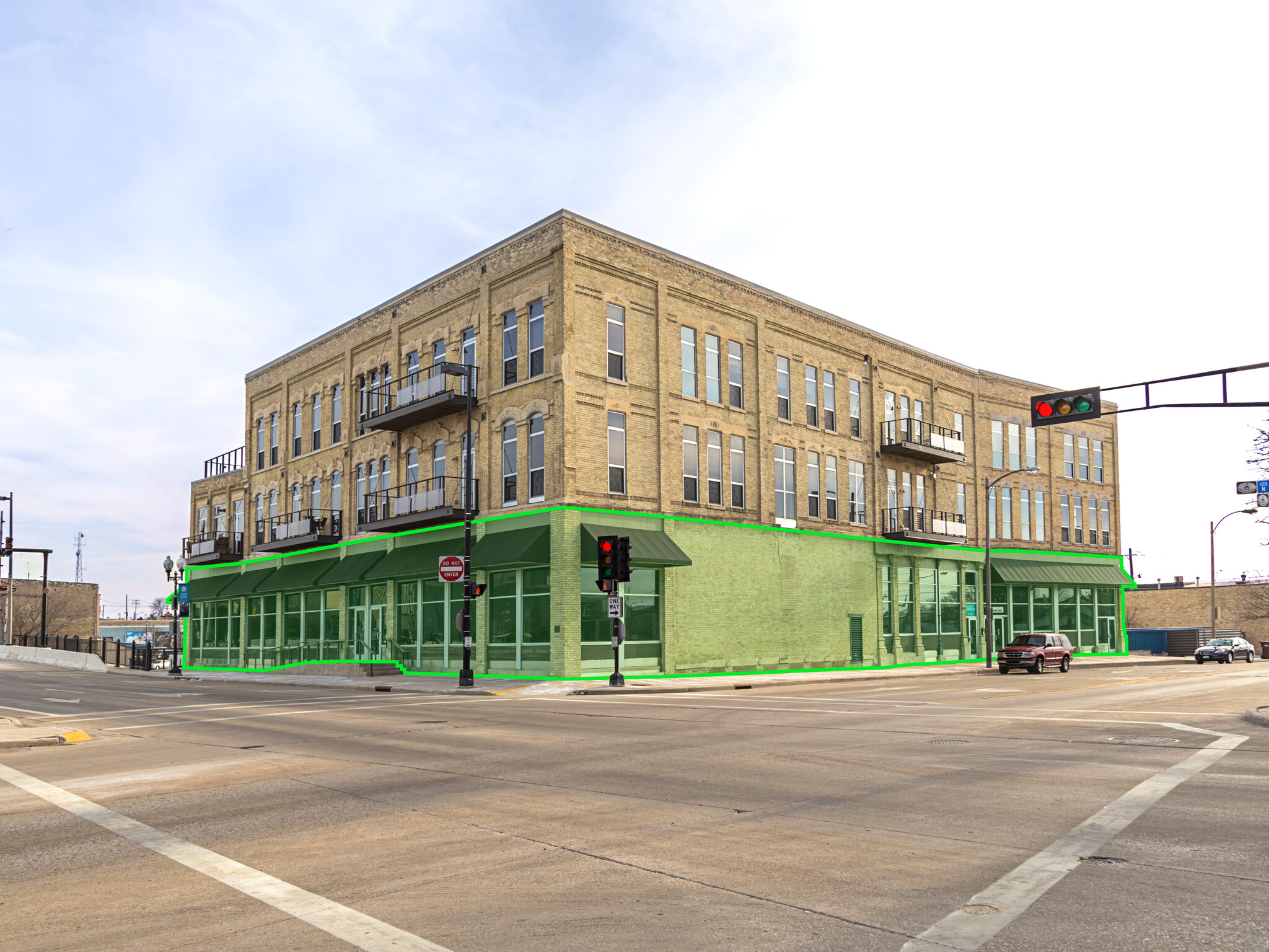 2 N 8th St, Manitowoc, WI for lease Primary Photo- Image 1 of 7