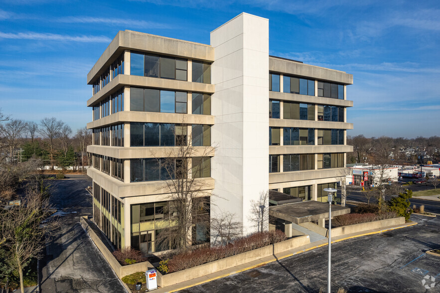 600 W Cuthbert Blvd, Westmont, NJ for lease - Building Photo - Image 1 of 5