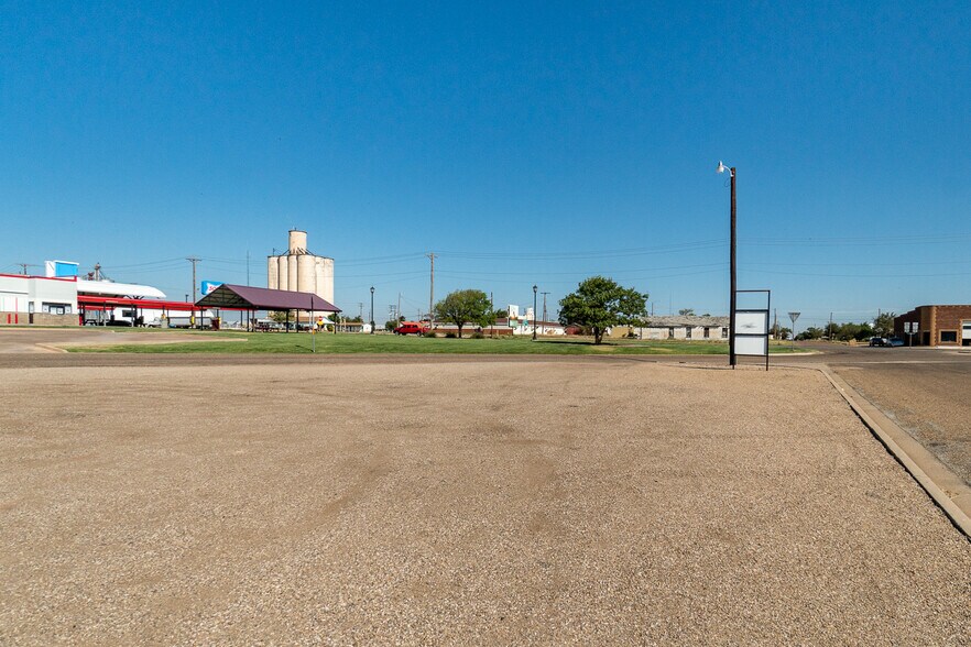 201 E Service Rd, Tulia, TX à louer - Photo du bâtiment - Image 2 de 18