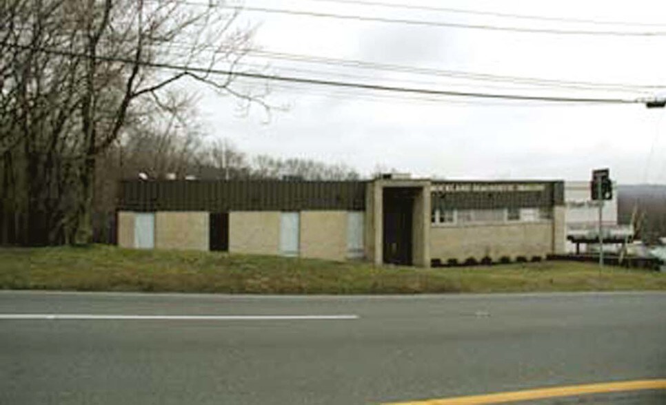 260 N Route 303, West Nyack, NY à louer - Photo principale - Image 3 de 3