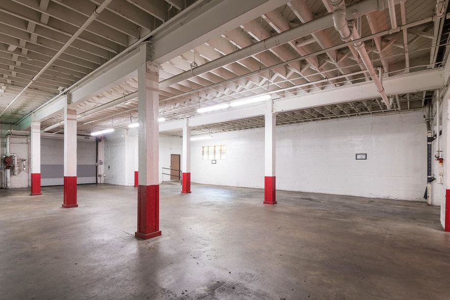 6025 Santa Monica Blvd, Los Angeles, CA for lease - Interior Photo - Image 1 of 2