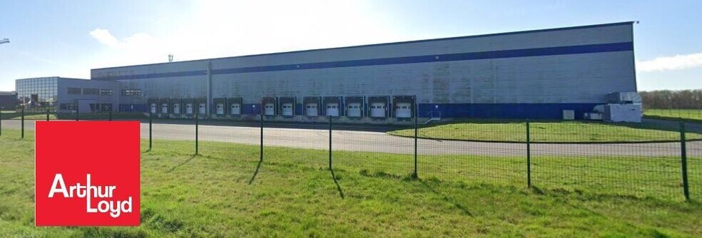 Industrial in Vernouillet for lease - Building Photo - Image 1 of 5