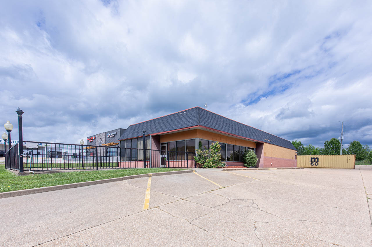 1630 Commercial St, Warsaw, MO for sale Building Photo- Image 1 of 1