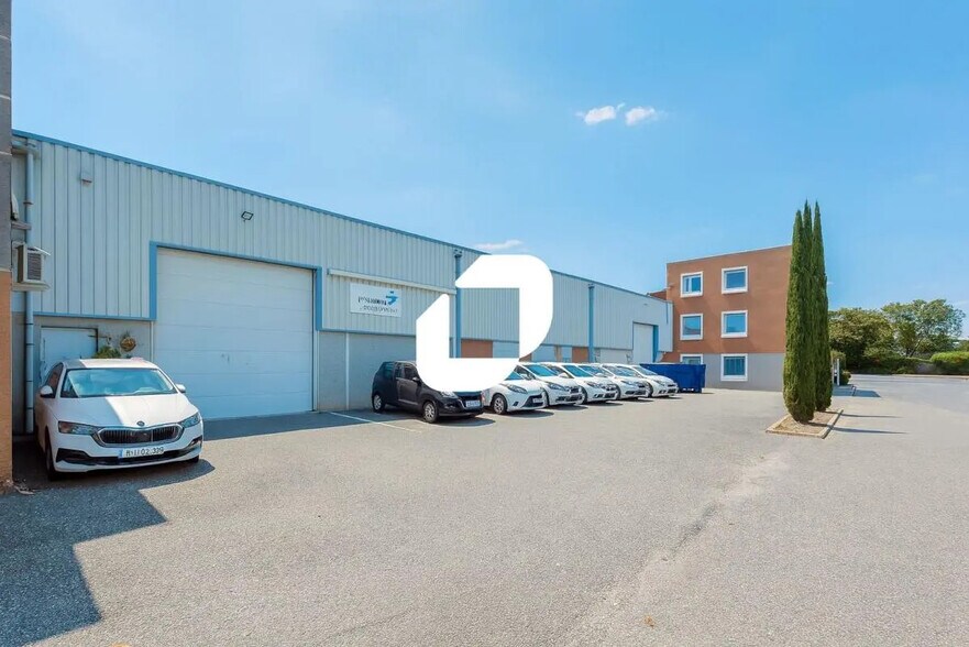 Flex in Chassieu for lease - Building Photo - Image 2 of 17