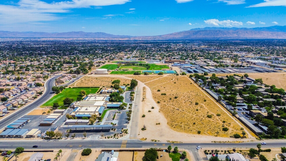 Topaz Avenue, Hesperia, CA for sale - Primary Photo - Image 1 of 12