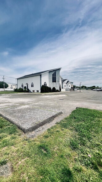 240 Hamilton St, Bridgeport, CT for sale - Building Photo - Image 2 of 2