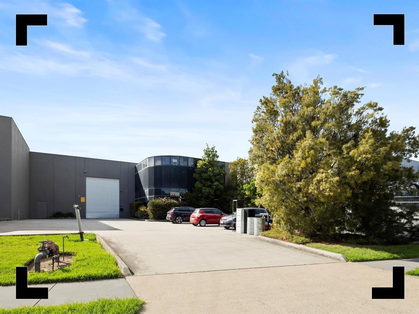 9 Lakewood Bvd, Braeside for lease Primary Photo- Image 1 of 2