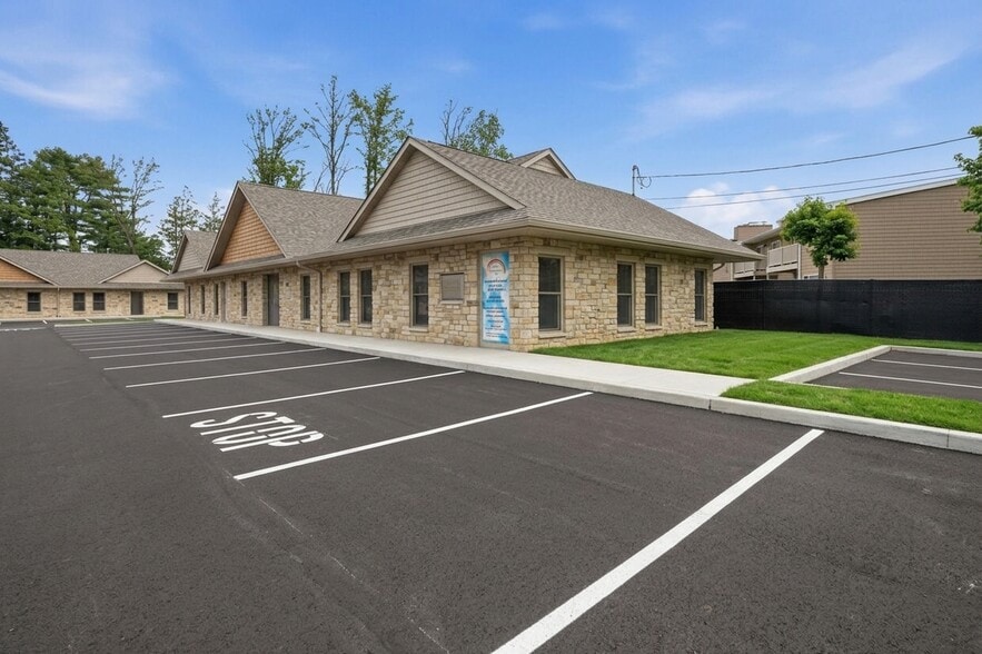 359 Route 111, Smithtown, NY for lease - Building Photo - Image 3 of 18