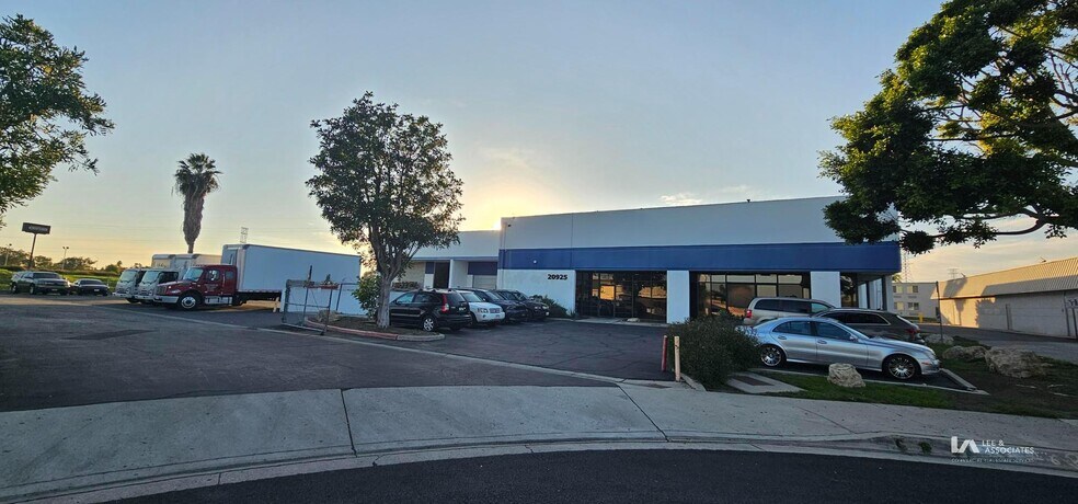 20925 S Bonita St, Carson, CA à vendre - Photo du bâtiment - Image 2 de 18