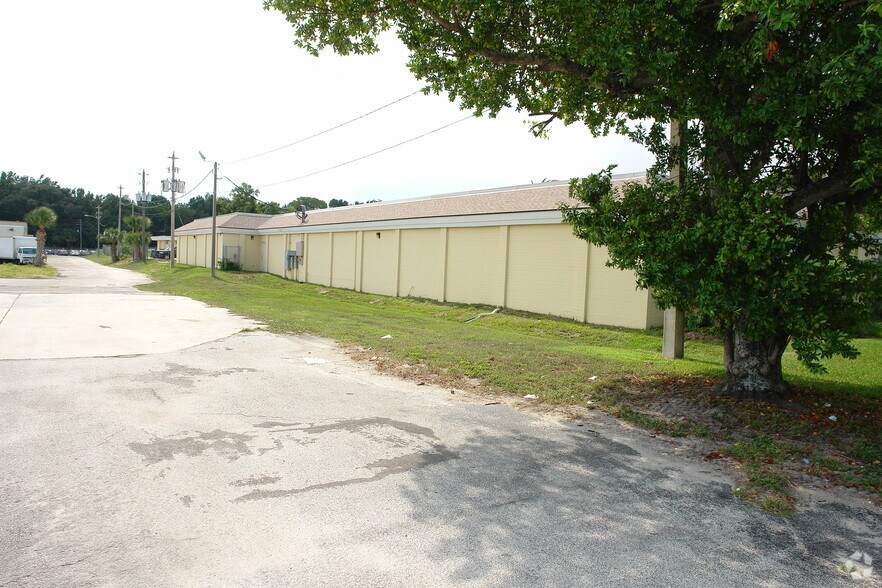 1075 Mason Ave, Daytona Beach, FL à vendre - Photo du bâtiment - Image 2 de 18