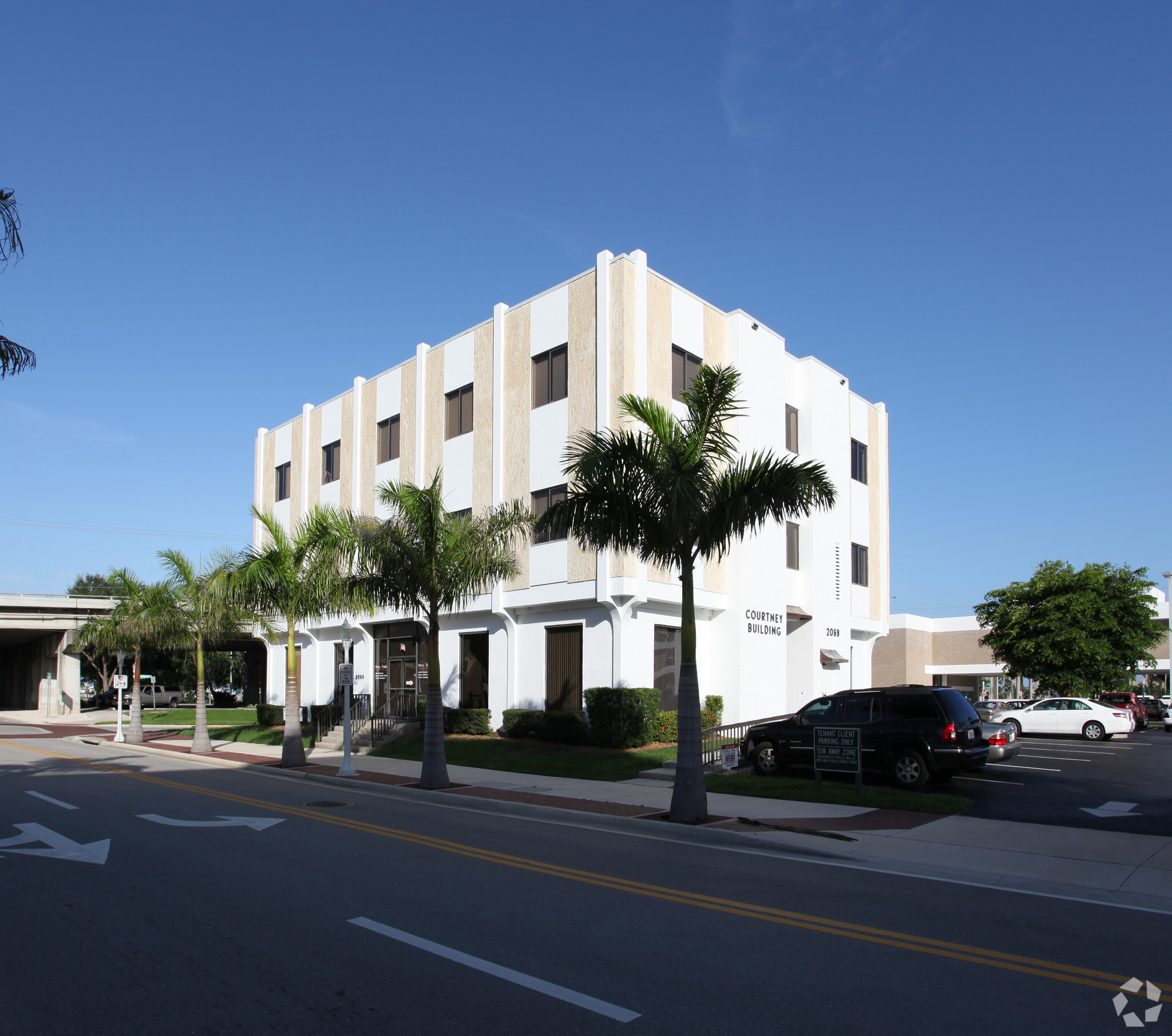 2069 1st St, Fort Myers, FL à louer Photo principale- Image 1 de 10