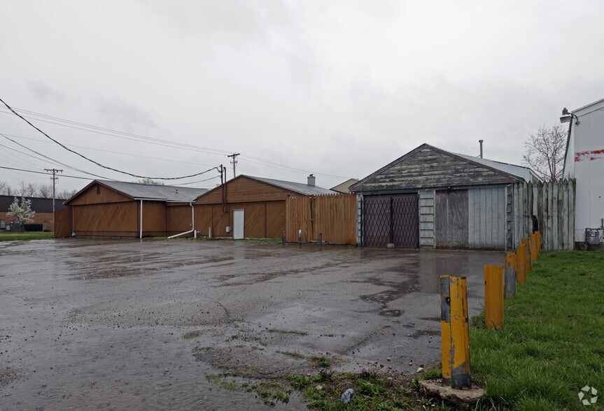 2049 Troy St, Dayton, OH à louer - Photo du bâtiment - Image 2 de 2