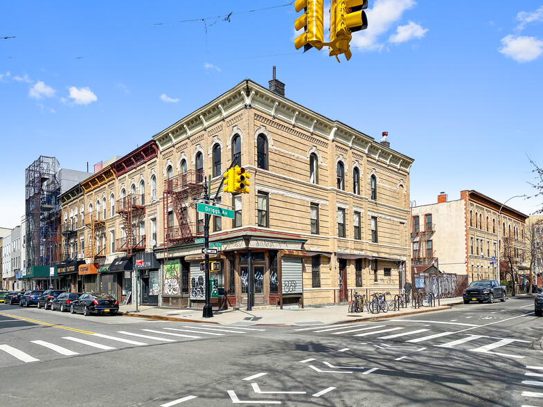 560 Manhattan Ave, Brooklyn, NY for sale - Building Photo - Image 1 of 1