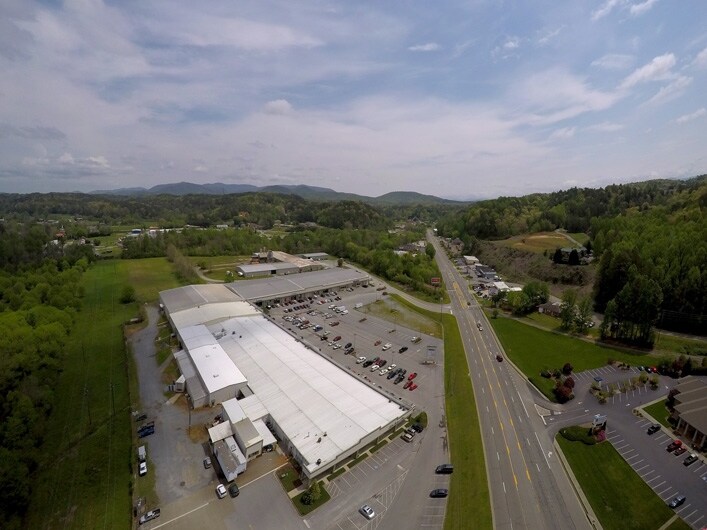 449 Industrial Blvd, Ellijay, GA à louer - Photo du bâtiment - Image 2 de 9