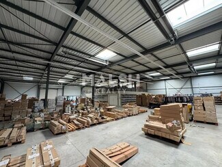 Plus de détails pour Bureau, Local d'activités à louer