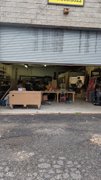 202 Industrial Loop, Staten Island, NY for lease - Building Photo - Image 2 of 6